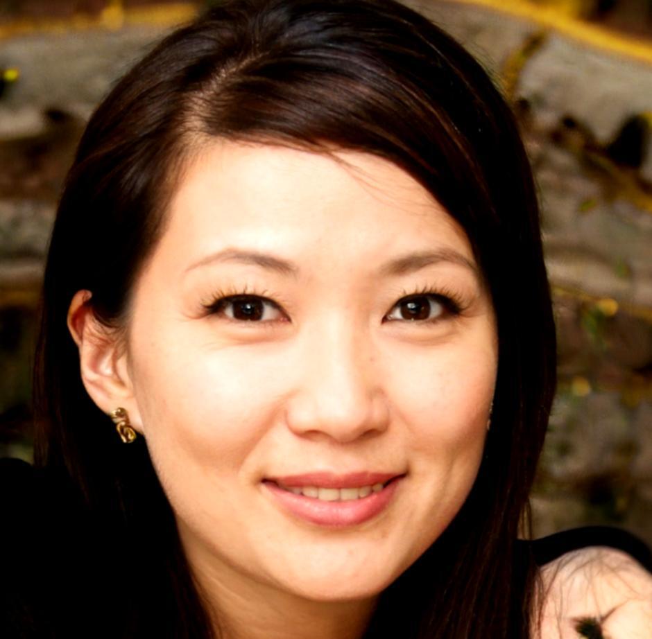 Instructor Siobhan Dempsey leading budget communication session